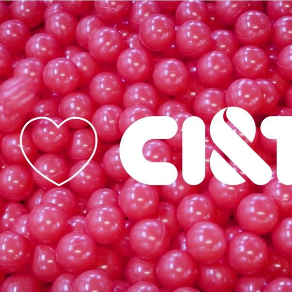 A red ball pit with the saying I love CI&T