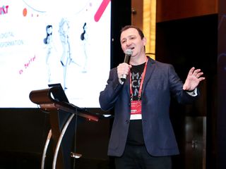 Cesar Gon speaking on stage at Lean Summit