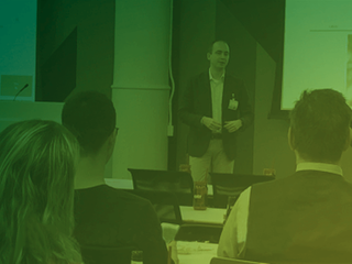 CI&T executive Lucas Persona speaking with a green light effect on the image