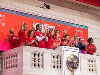 Pessoas da CI&T no balc&atilde;o NYSE