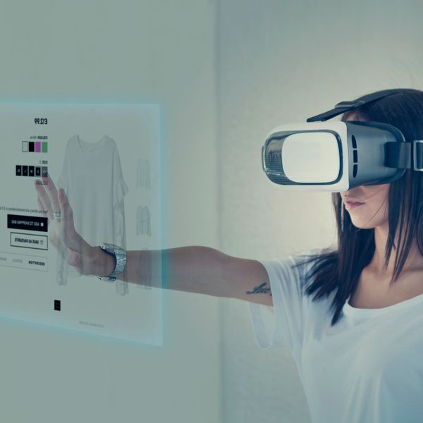 a women wearing virtual reality glasses shopping in the metaverse