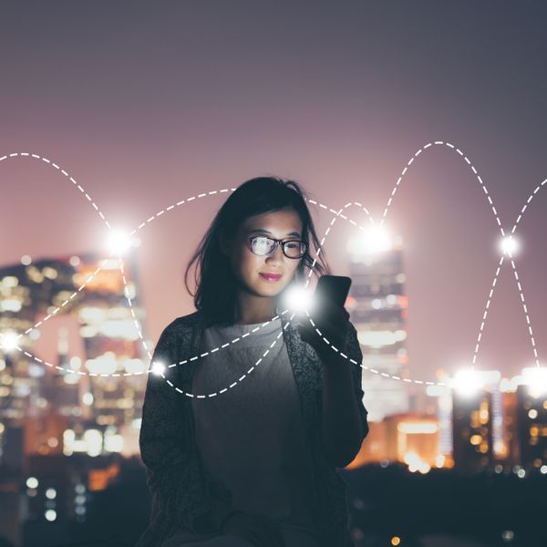 woman_holding_mobile_phone_on_urban_scenario