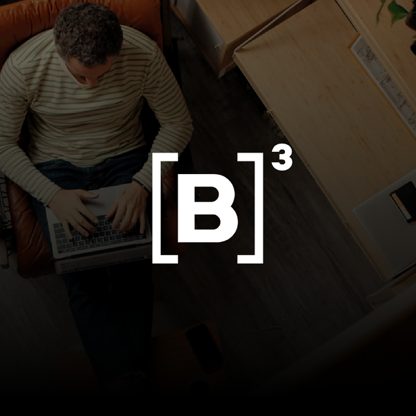 B3 logo, in white, and as background, an image of a man working on his laptop, sitting on a arm chair. 