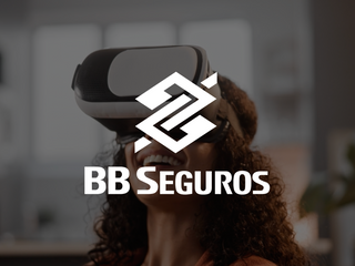 Pessoa feminina, fone de ouvido vr e feliz pela explora&ccedil;&atilde;o, experi&ecirc;ncia futurista e fantasia cibern&eacute;tica.